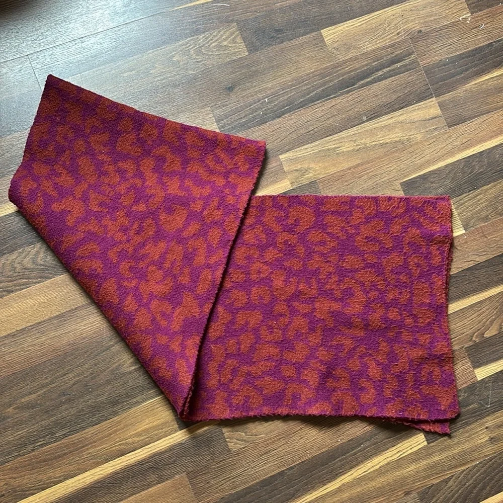 Athleta Morro Cozy Leopard Scarf in Dried‎ Cinnamon